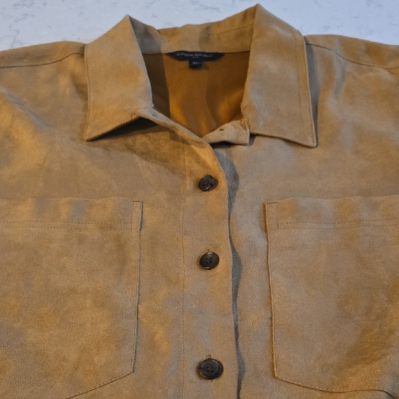 Banana Republic Women’s XL Tan Suede Button-Down Shirt Jacket w/ Belt – Excellen - Picture 3 of 7